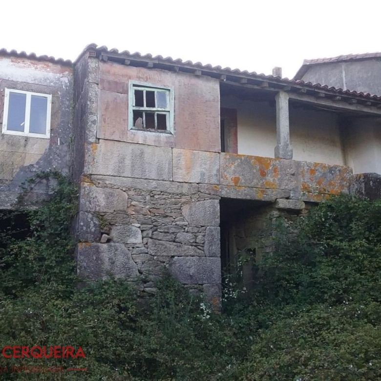 CASA HISTÓRICA DE 1900 EN OIA – 312 m² SOBRE UNA FINCA DE 5.769 m²