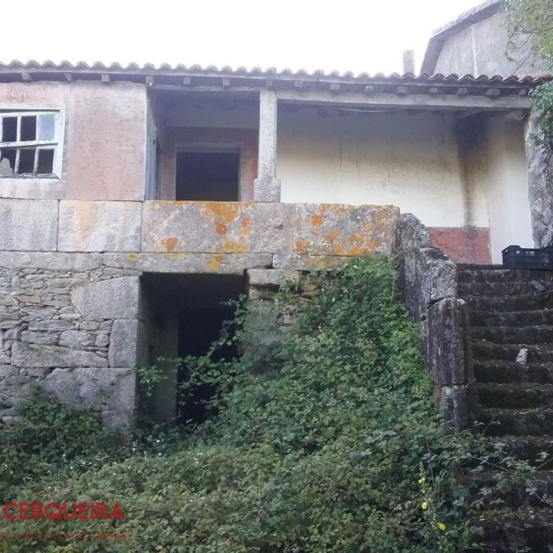 CASA HISTÓRICA DE 1900 EN OIA – 312 m² SOBRE UNA FINCA DE 5.769 m²