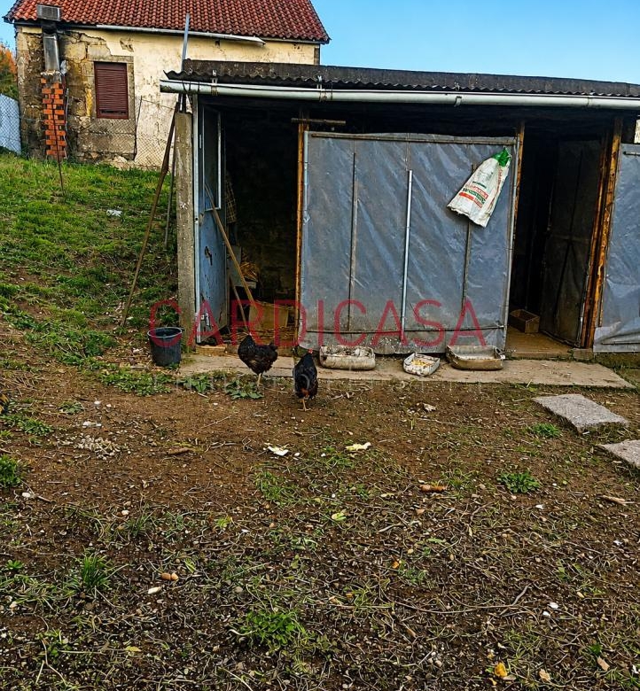 Solar urbano en el núcleo residencial de Mos.