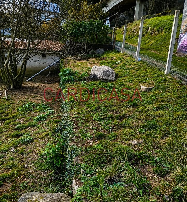 Solar urbano en el núcleo residencial de Mos.
