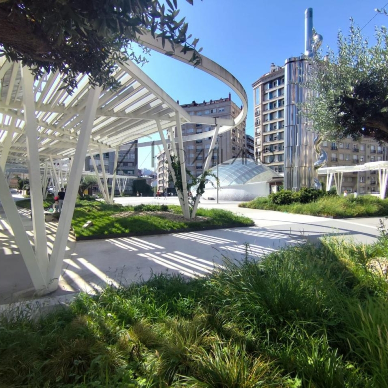 Ático dúplex en el centro de Vigo | Vistas a la ría, 5 dormitorios y 2 plazas dobles de garaje