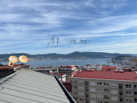 Ático dúplex en el centro de Vigo | Vistas a la ría, 5 dormitorios y 2 plazas dobles de garaje