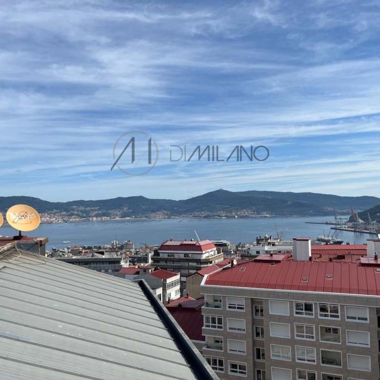 Ático dúplex en el centro de Vigo | Vistas a la ría, 5 dormitorios y 2 plazas dobles de garaje