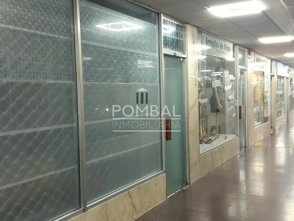 LOCAL EN GALERIA DE MUCHO TRANSITO