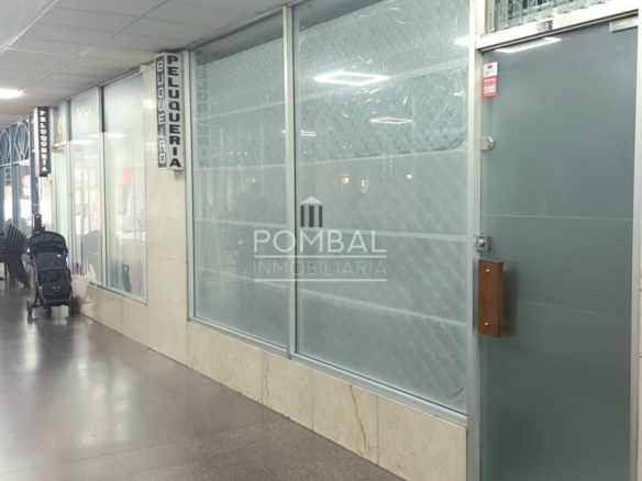 LOCAL EN GALERIA DE MUCHO TRANSITO