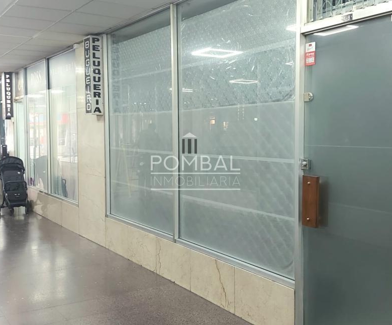 LOCAL EN GALERIA DE MUCHO TRANSITO