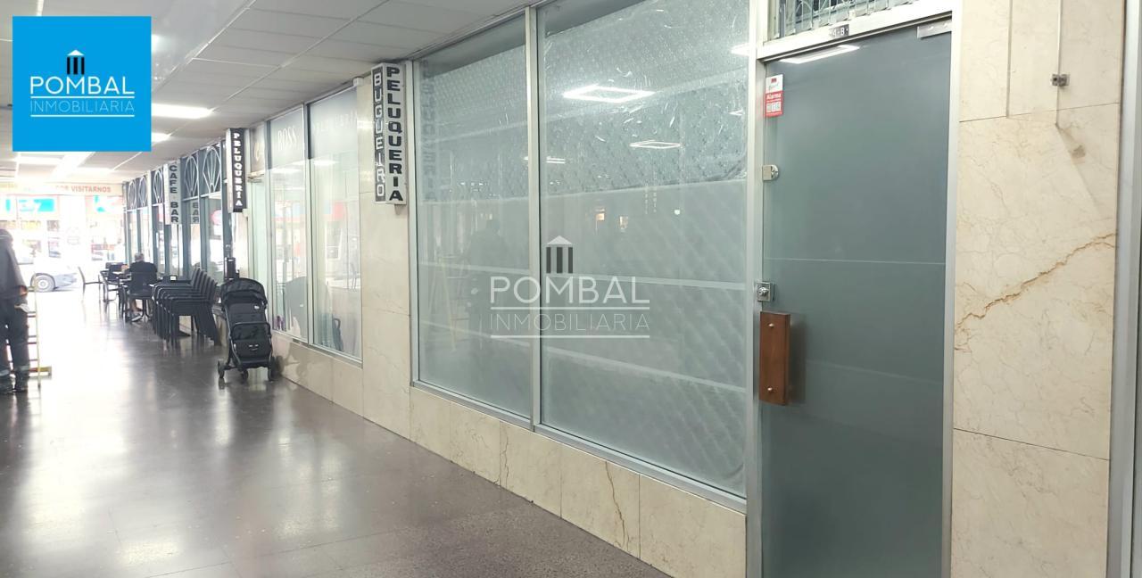 LOCAL EN GALERIA DE MUCHO TRANSITO