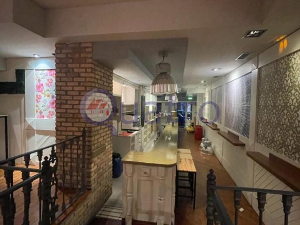 Se alquila local comercial ideal para negocio de hostelería y restauración con licencia de bar musical