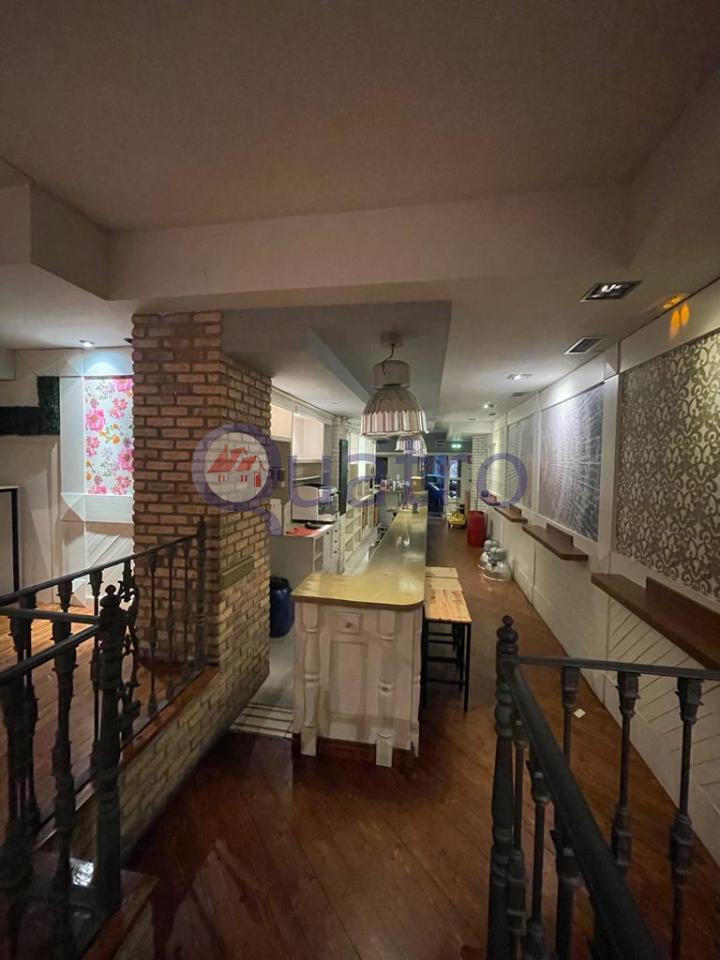 Se alquila local comercial ideal para negocio de hostelería y restauración con licencia de bar musical