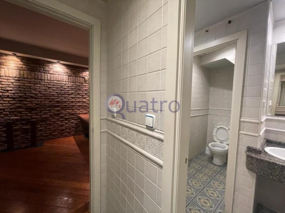 Se alquila local comercial ideal para negocio de hostelería y restauración con licencia de bar musical