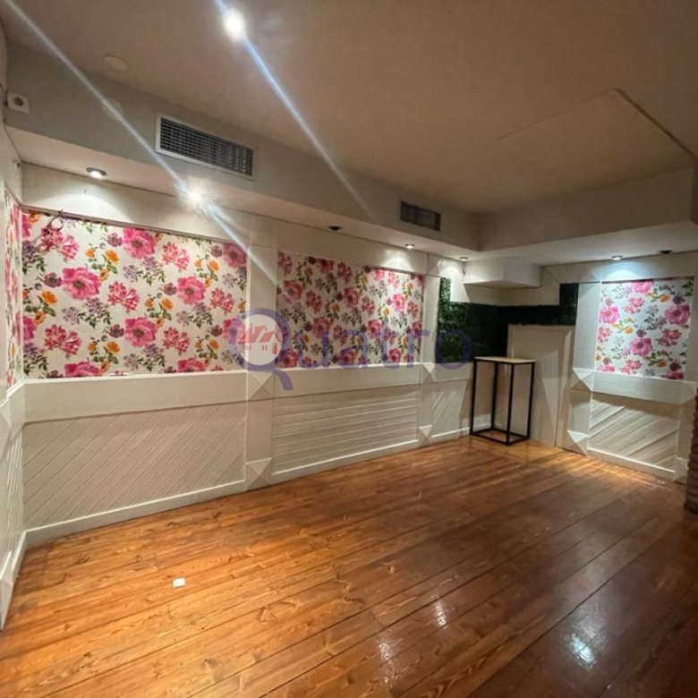 Se alquila local comercial ideal para negocio de hostelería y restauración con licencia de bar musical