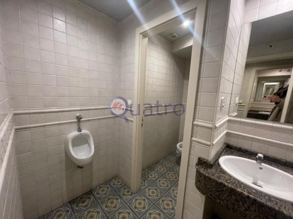 Se alquila local comercial ideal para negocio de hostelería y restauración con licencia de bar musical