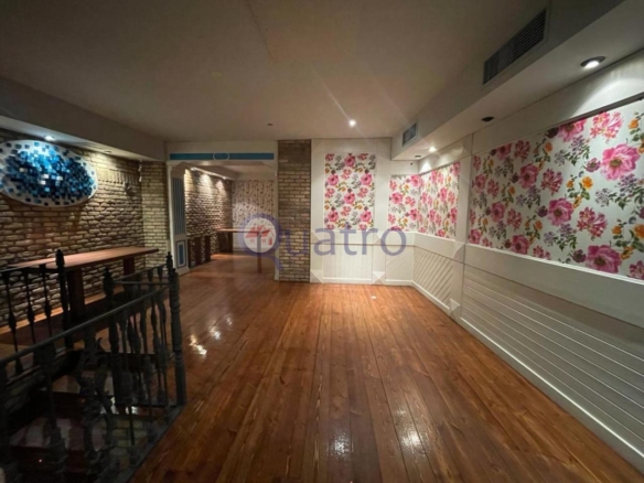 Se alquila local comercial ideal para negocio de hostelería y restauración con licencia de bar musical