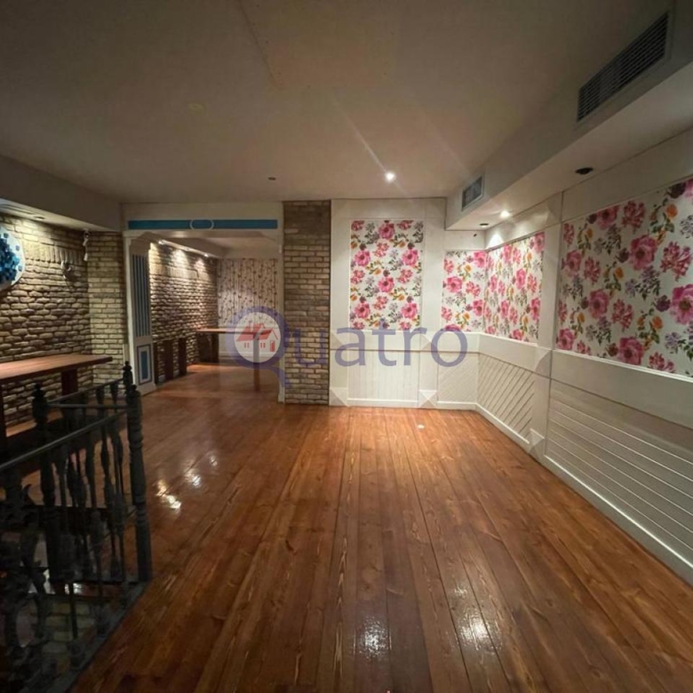 Se alquila local comercial ideal para negocio de hostelería y restauración con licencia de bar musical