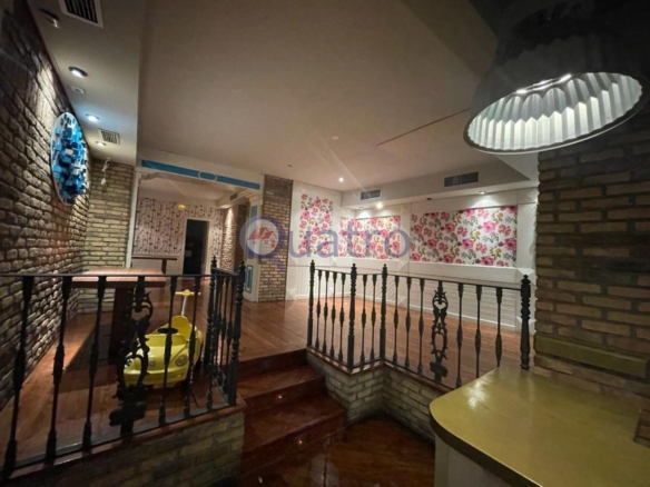 Se alquila local comercial ideal para negocio de hostelería y restauración con licencia de bar musical