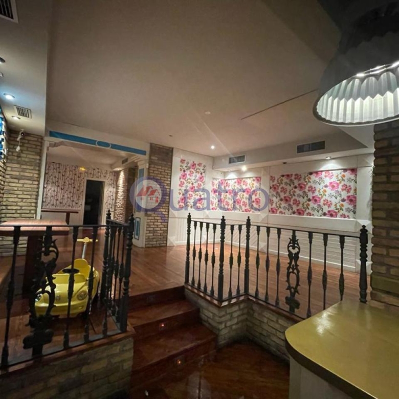 Se alquila local comercial ideal para negocio de hostelería y restauración con licencia de bar musical