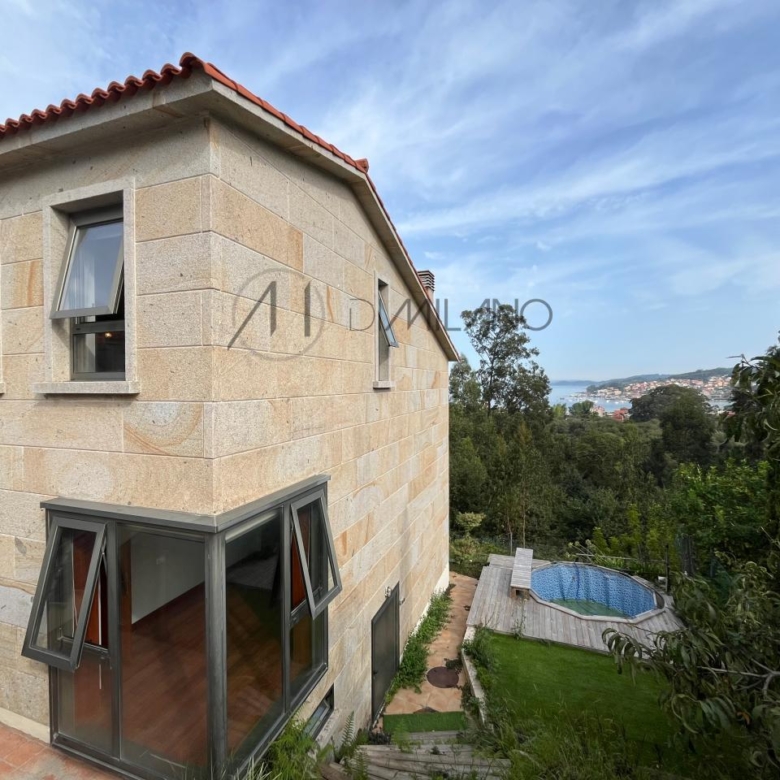 Chalet pareado de piedra con piscina, 4 habitaciones y gran terraza en Vilariño (Cangas).
