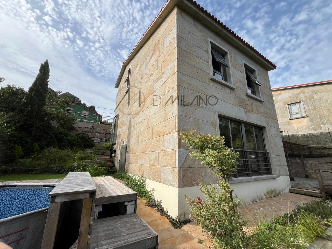 Chalet pareado de piedra con piscina, 4 habitaciones y gran terraza en Vilariño (Cangas).