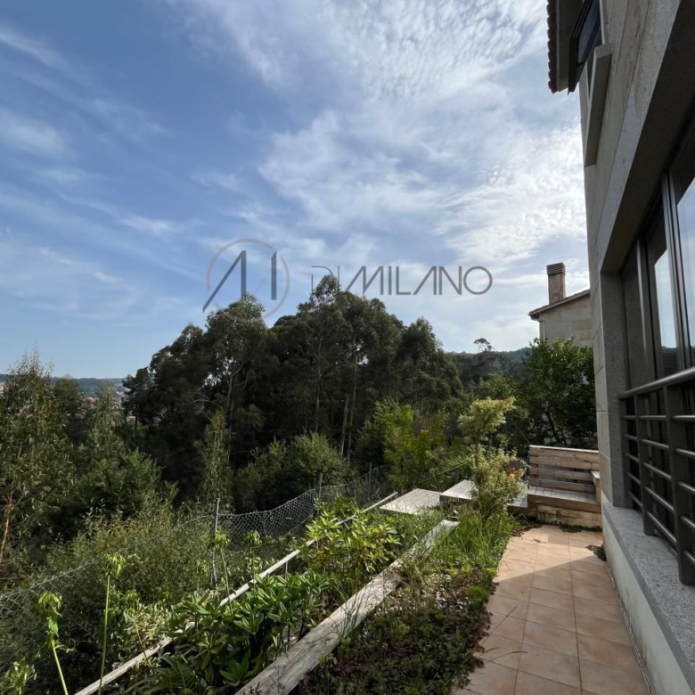 Chalet pareado de piedra con piscina, 4 habitaciones y gran terraza en Vilariño (Cangas).