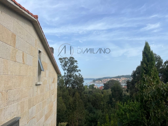 Chalet pareado de piedra con piscina, 4 habitaciones y gran terraza en Vilariño (Cangas).