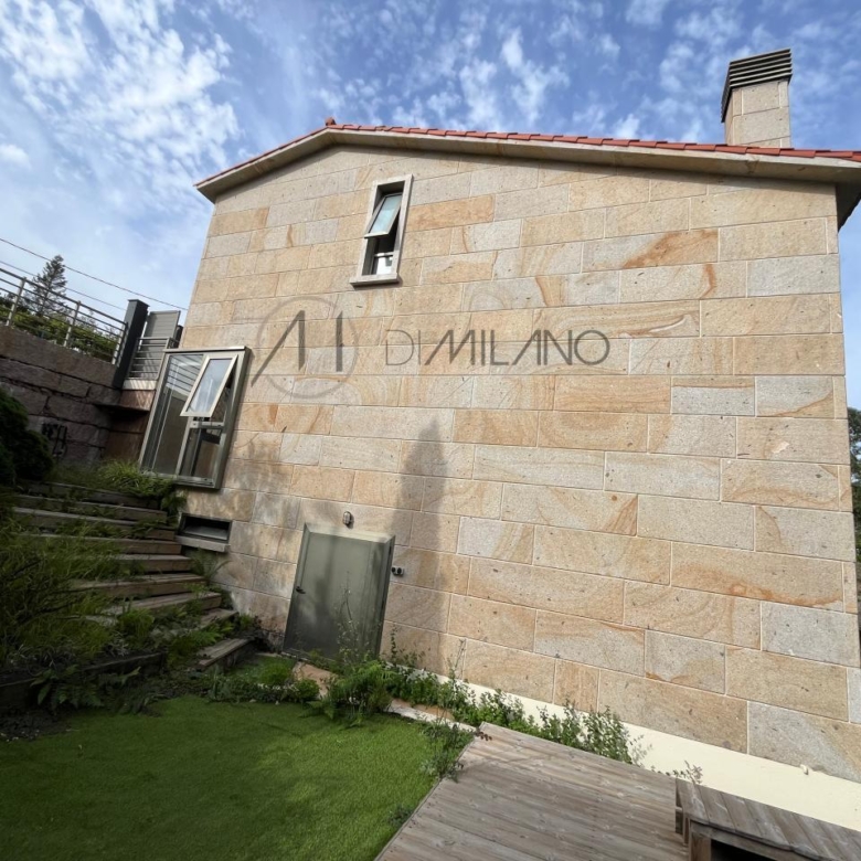 Chalet pareado de piedra con piscina, 4 habitaciones y gran terraza en Vilariño (Cangas).