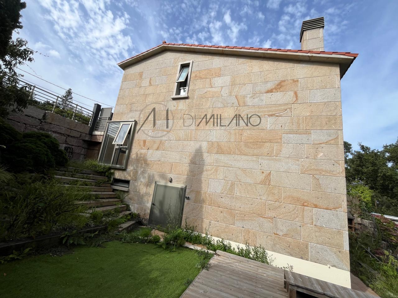 Chalet pareado de piedra con piscina, 4 habitaciones y gran terraza en Vilariño (Cangas).