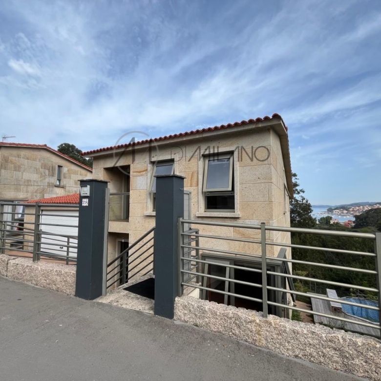 Chalet pareado de piedra con piscina, 4 habitaciones y gran terraza en Vilariño (Cangas).