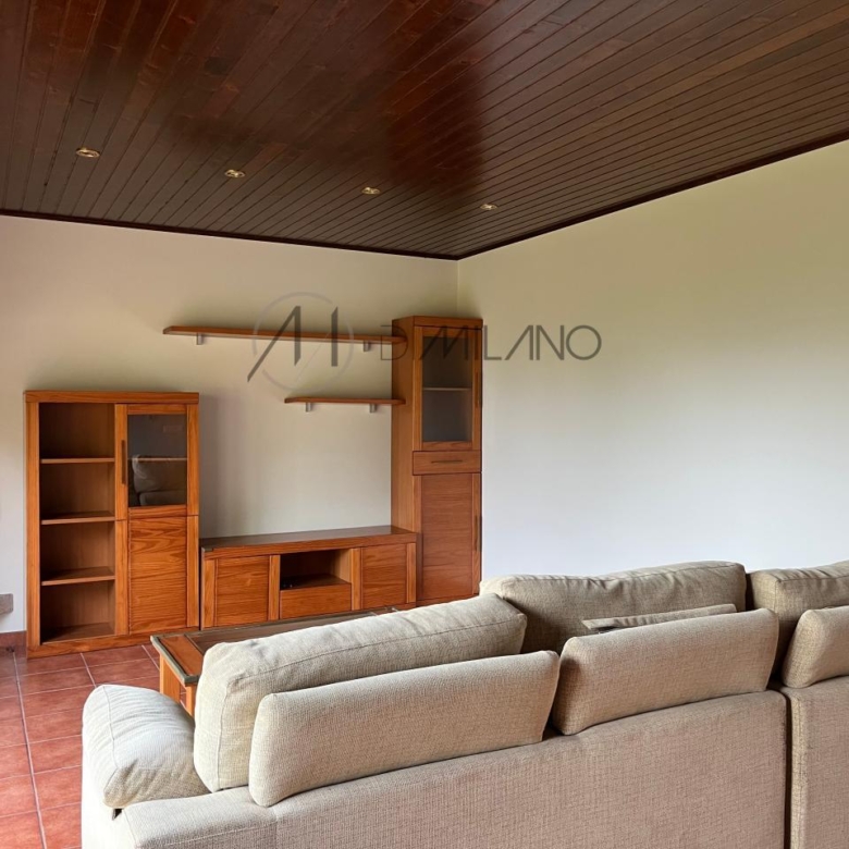Chalet pareado de piedra con piscina, 4 habitaciones y gran terraza en Vilariño (Cangas).