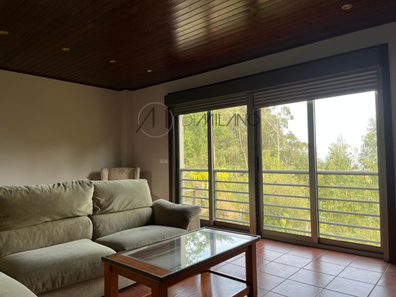 Chalet pareado de piedra con piscina, 4 habitaciones y gran terraza en Vilariño (Cangas).