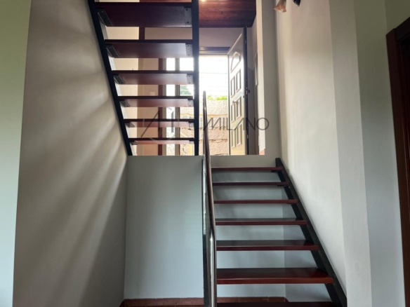 Chalet pareado de piedra con piscina, 4 habitaciones y gran terraza en Vilariño (Cangas).
