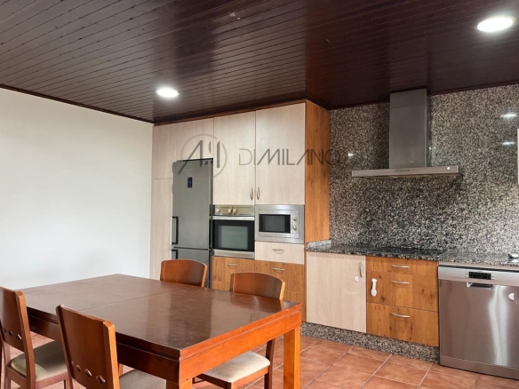 Chalet pareado de piedra con piscina, 4 habitaciones y gran terraza en Vilariño (Cangas).