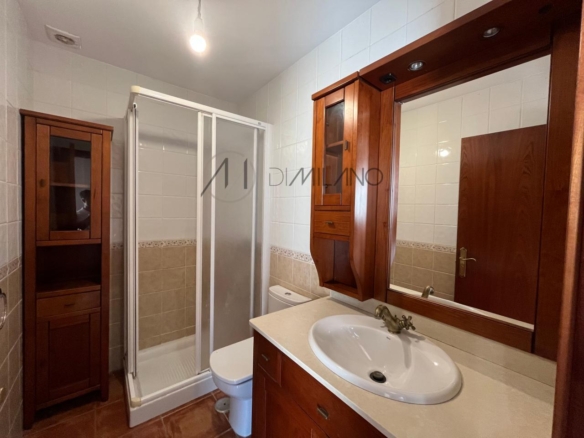 Chalet pareado de piedra con piscina, 4 habitaciones y gran terraza en Vilariño (Cangas).