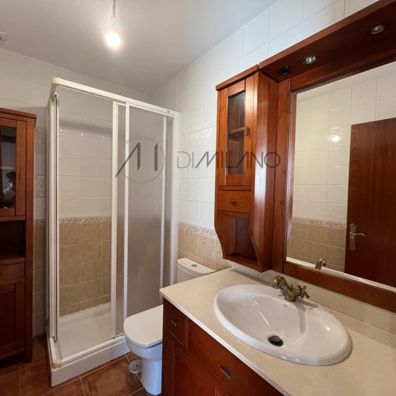 Chalet pareado de piedra con piscina, 4 habitaciones y gran terraza en Vilariño (Cangas).