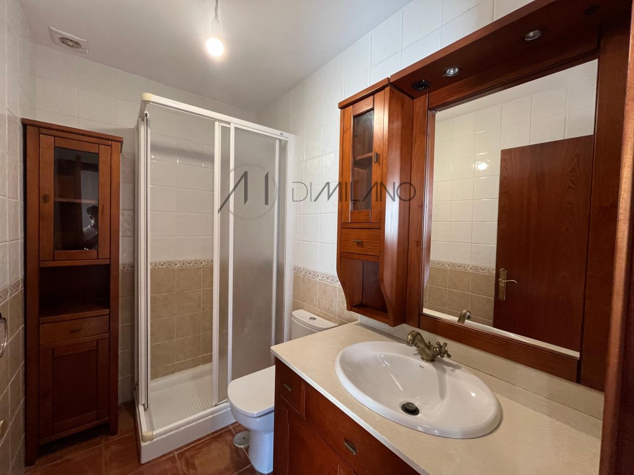 Chalet pareado de piedra con piscina, 4 habitaciones y gran terraza en Vilariño (Cangas).