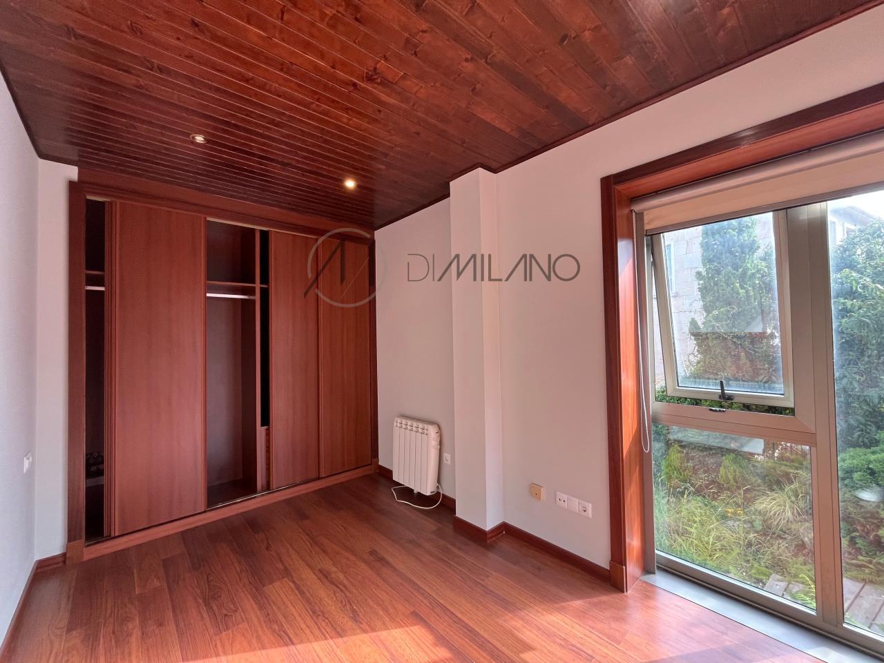 Chalet pareado de piedra con piscina, 4 habitaciones y gran terraza en Vilariño (Cangas).