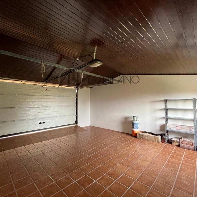 Chalet pareado de piedra con piscina, 4 habitaciones y gran terraza en Vilariño (Cangas).