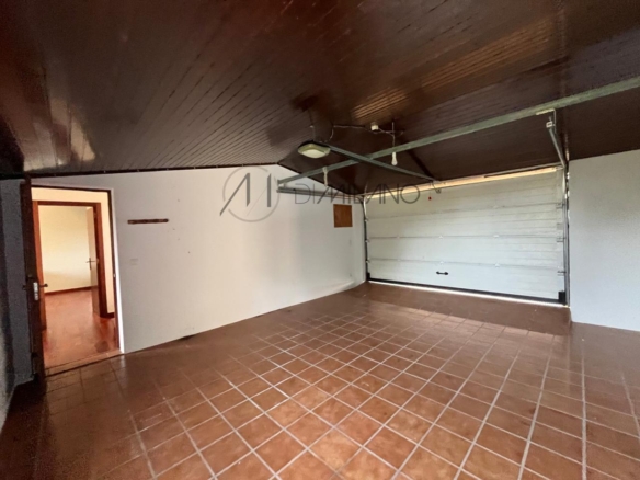Chalet pareado de piedra con piscina, 4 habitaciones y gran terraza en Vilariño (Cangas).