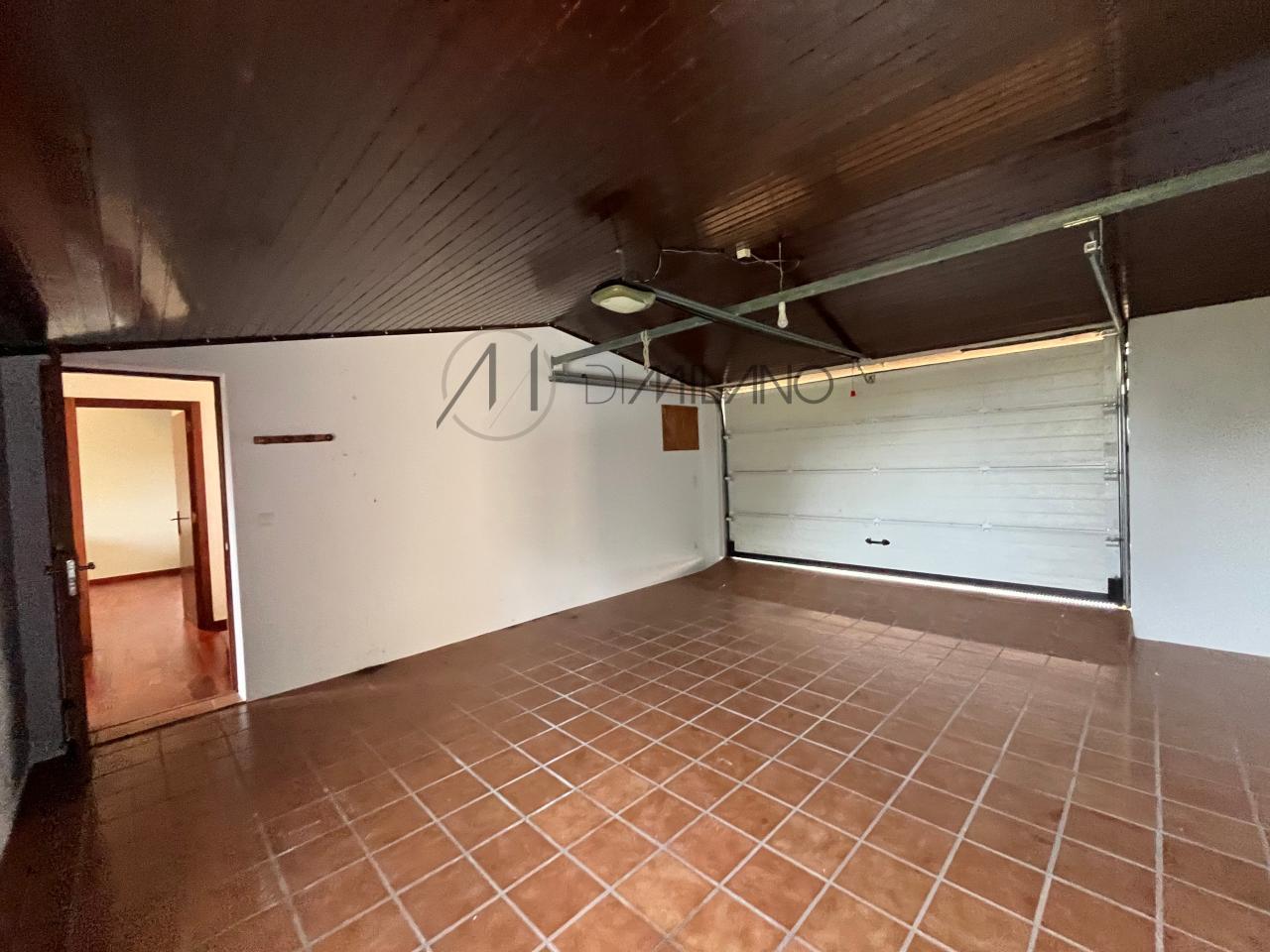 Chalet pareado de piedra con piscina, 4 habitaciones y gran terraza en Vilariño (Cangas).