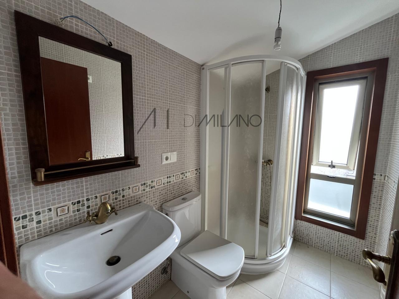 Chalet pareado de piedra con piscina, 4 habitaciones y gran terraza en Vilariño (Cangas).