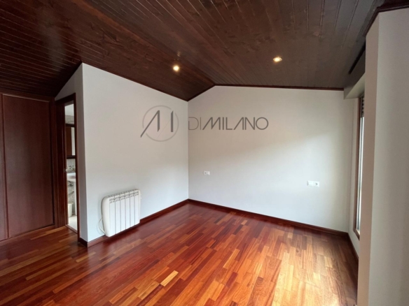 Chalet pareado de piedra con piscina, 4 habitaciones y gran terraza en Vilariño (Cangas).