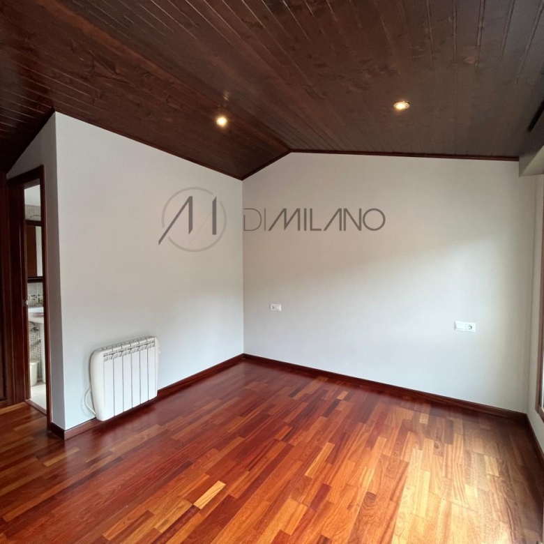 Chalet pareado de piedra con piscina, 4 habitaciones y gran terraza en Vilariño (Cangas).