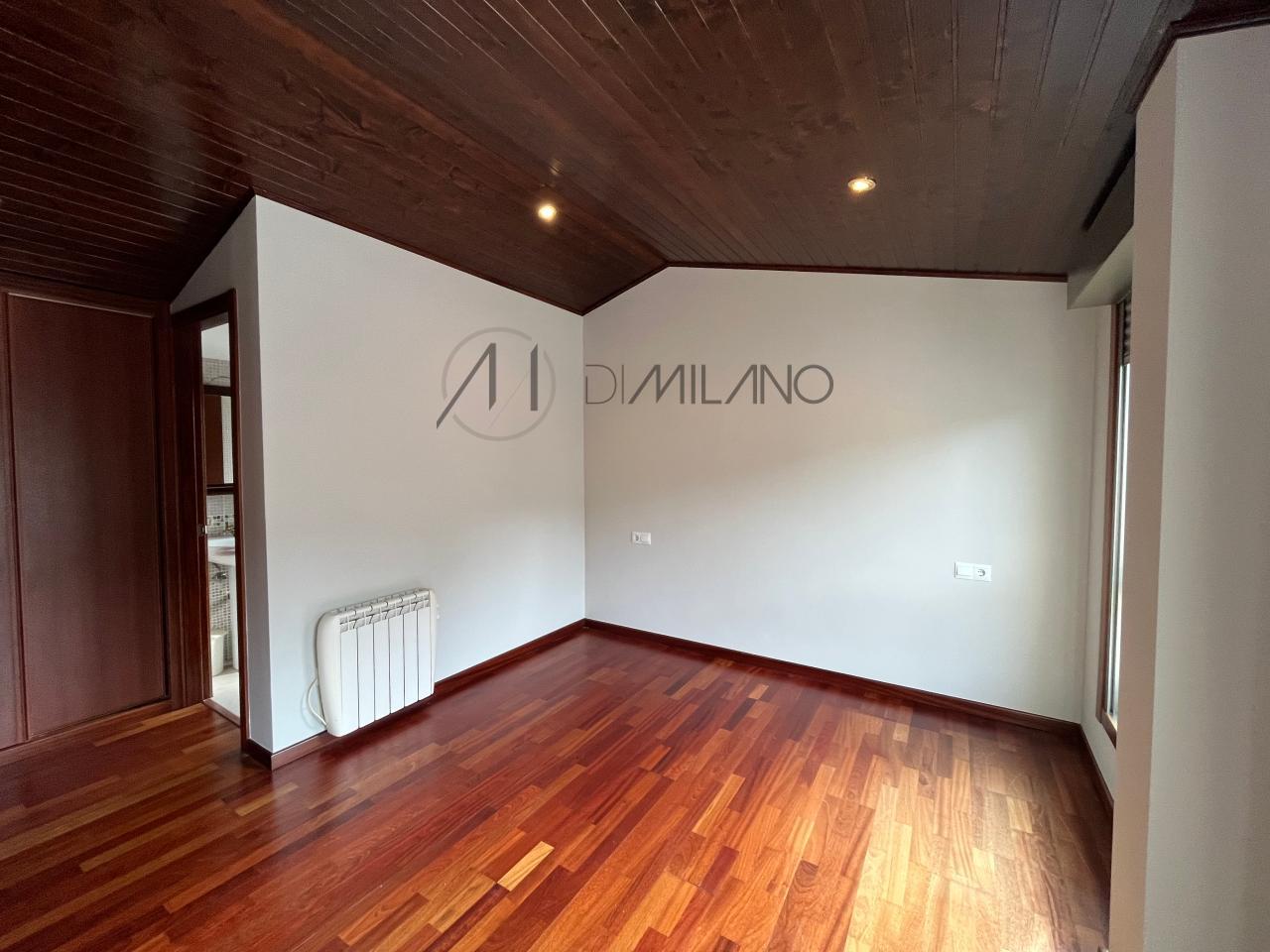 Chalet pareado de piedra con piscina, 4 habitaciones y gran terraza en Vilariño (Cangas).