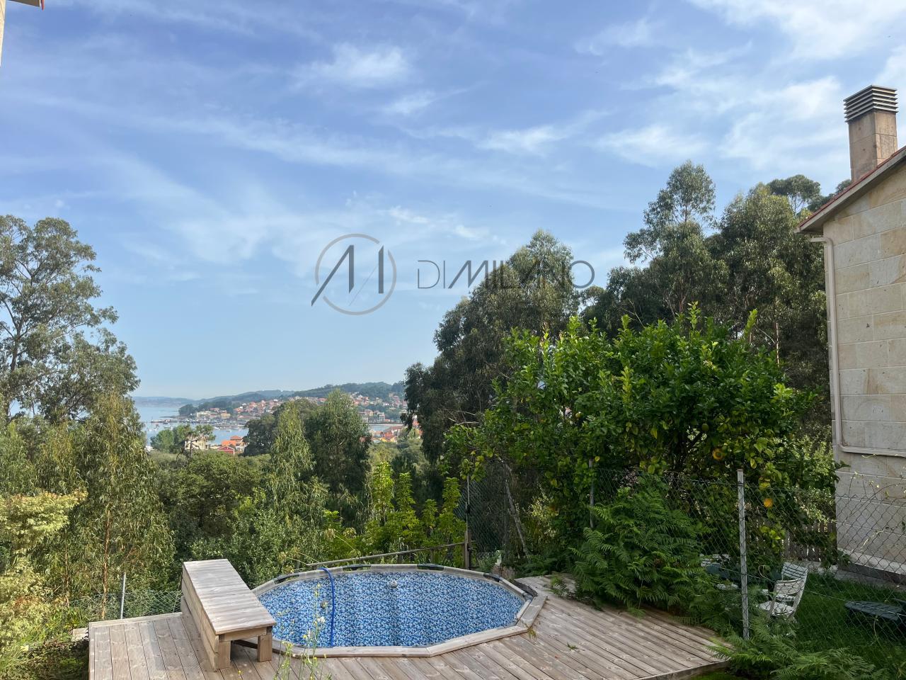 Chalet pareado de piedra con piscina, 4 habitaciones y gran terraza en Vilariño (Cangas).