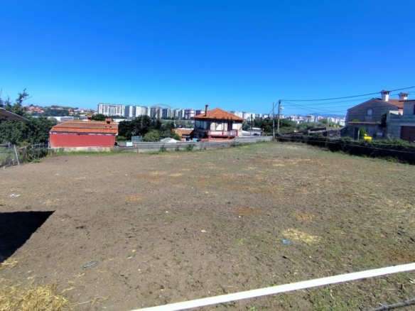 Terreno edificable con posibilidad de construir dos viviendas en San Andrés de Comesaña, Vigo