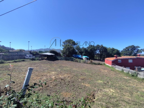 Terreno edificable con posibilidad de construir dos viviendas en San Andrés de Comesaña, Vigo