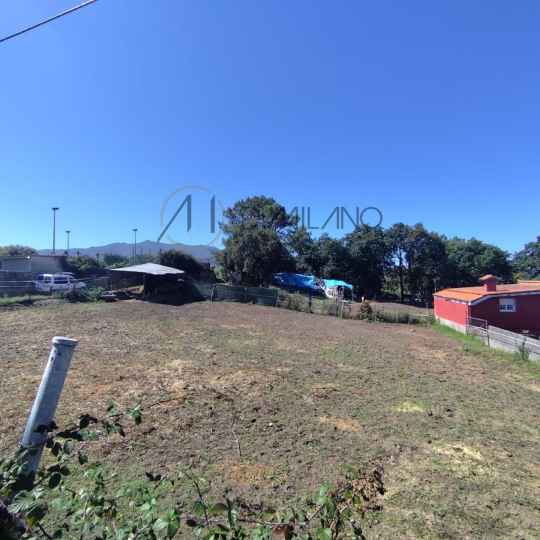 Terreno edificable con posibilidad de construir dos viviendas en San Andrés de Comesaña, Vigo