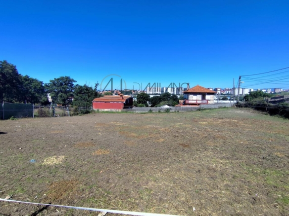 Terreno edificable con posibilidad de construir dos viviendas en San Andrés de Comesaña, Vigo