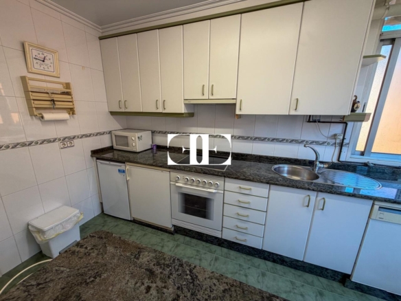 Piso en venta en Teis, Vigo, con 3 dormitorios, garaje y trastero
