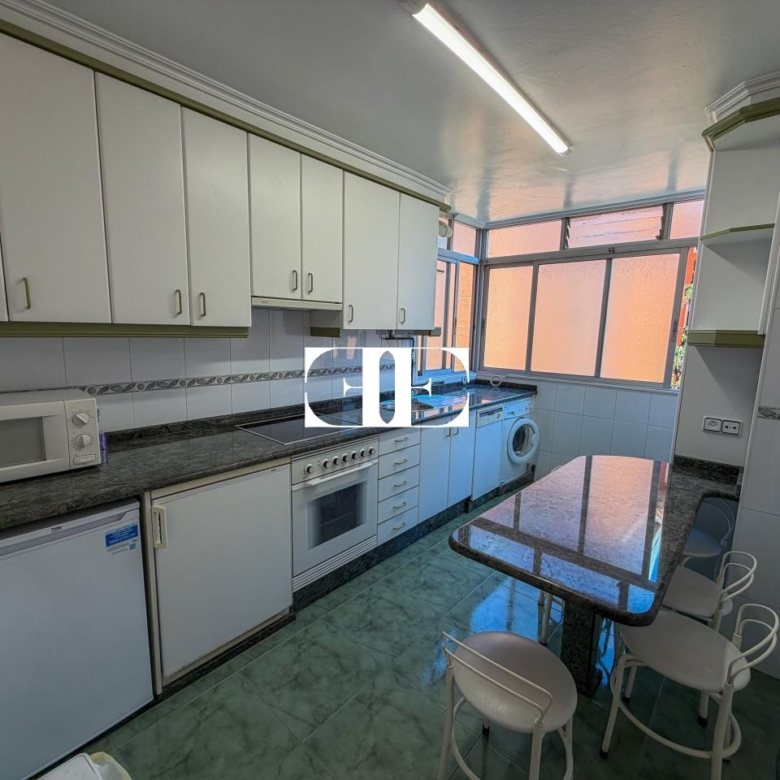 Piso en venta en Teis, Vigo, con 3 dormitorios, garaje y trastero