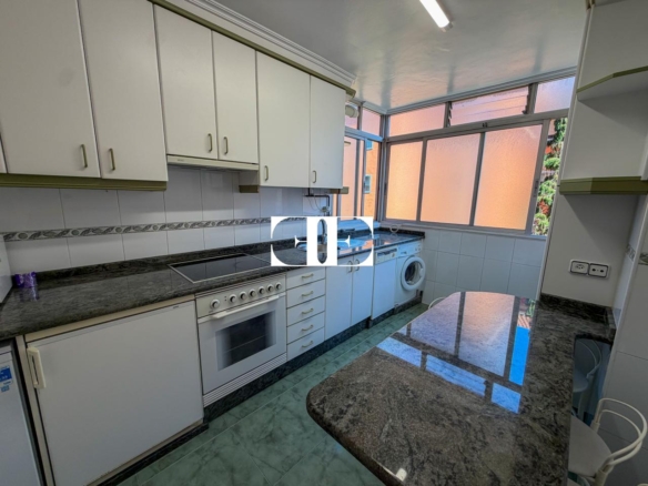 Piso en venta en Teis, Vigo, con 3 dormitorios, garaje y trastero